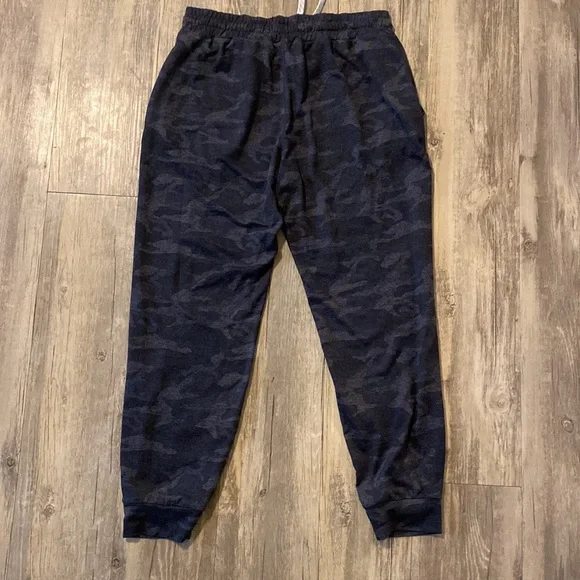 Vuori Performance Jogger Women's DreamKnit Black Camo Size Small - Picture 10 of 13